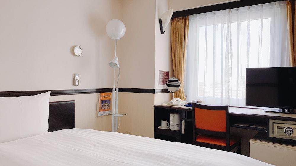 Toyoko Chiba Shin Ekimae 3*