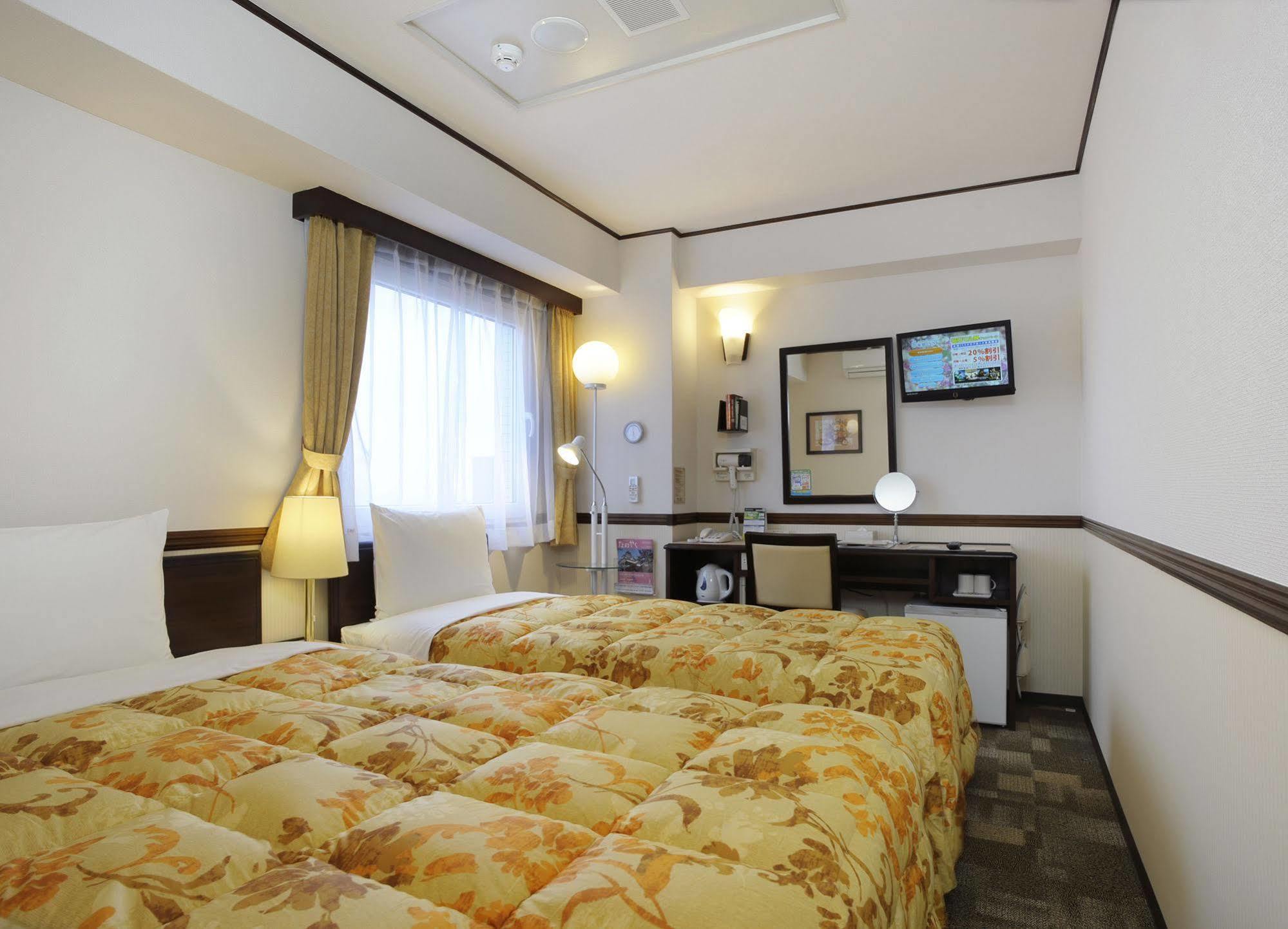 Toyoko Chiba Shin Ekimae 3*